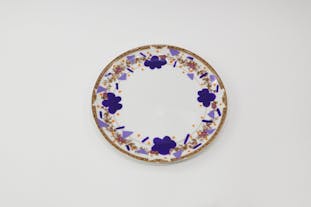 紫の花　大皿